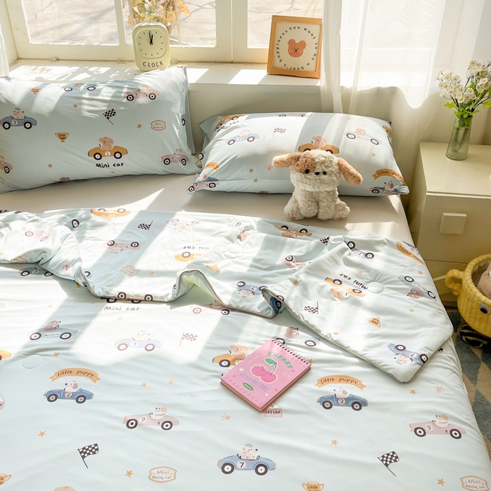 91家纺网 家纺一手货源 找家纺 大彩家居 2026新款韩版卡通治愈系凉感空调被 夏日拉力赛