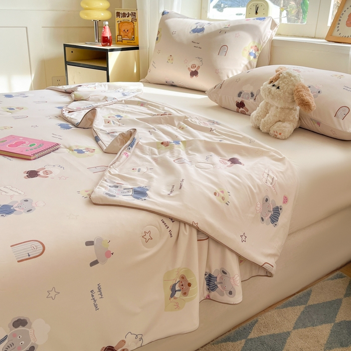 91家纺网 家纺一手货源 找家纺 大彩家居 2026新款韩版卡通治愈系凉感空调被 小象米其林