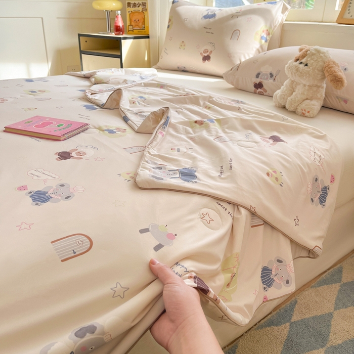 91家纺网 家纺一手货源 找家纺 大彩家居 2026新款韩版卡通治愈系凉感空调被 小象米其林