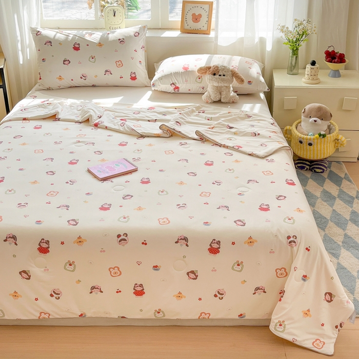 91家纺网 家纺一手货源 找家纺 大彩家居 2026新款韩版卡通治愈系凉感空调被 樱桃兔耳朵