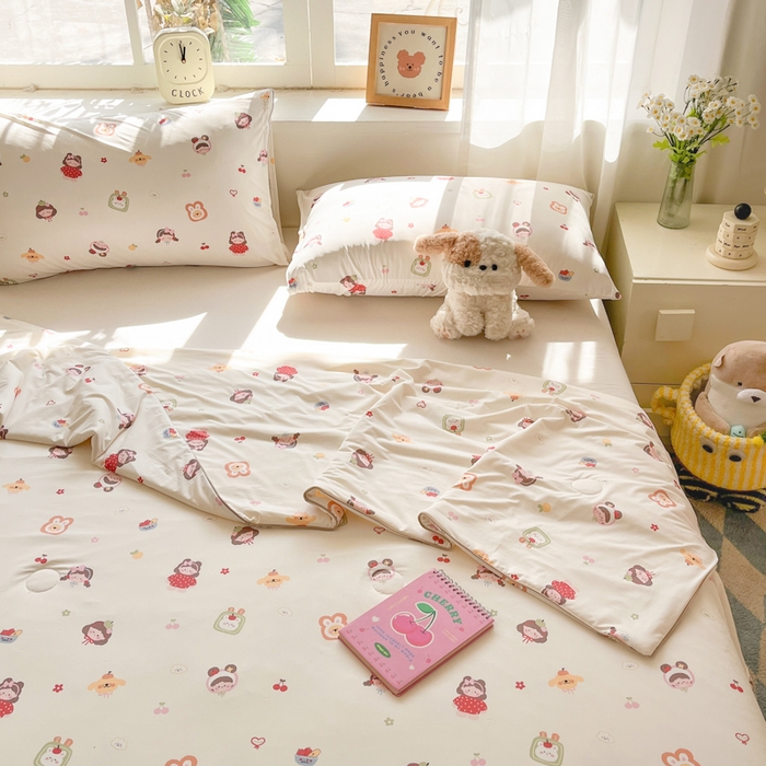 91家纺网 家纺一手货源 找家纺 大彩家居 2026新款韩版卡通治愈系凉感空调被 樱桃兔耳朵