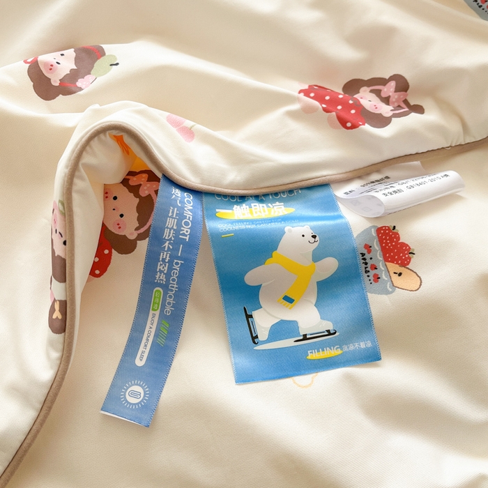 91家纺网 家纺一手货源 找家纺 大彩家居 2026新款韩版卡通治愈系凉感空调被 樱桃兔耳朵