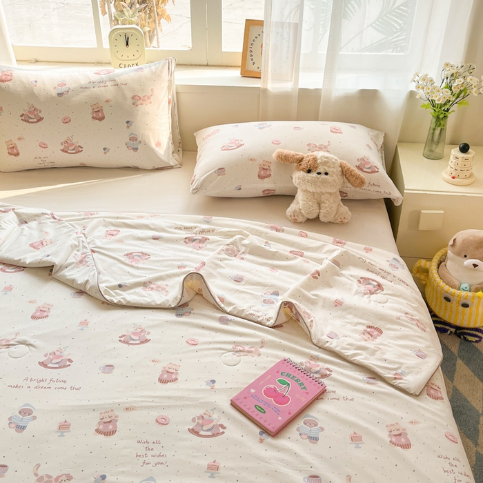 91家纺网 家纺一手货源 找家纺 大彩家居 2026新款韩版卡通治愈系凉感空调被 游园木马