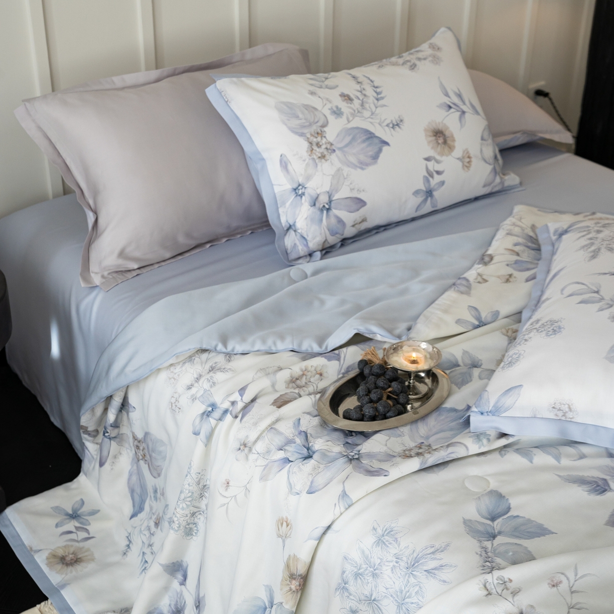 91家纺网 家纺一手货源 找家纺 黛舒家居 2026年春夏款50S天丝夏被四件套 蓝铃语