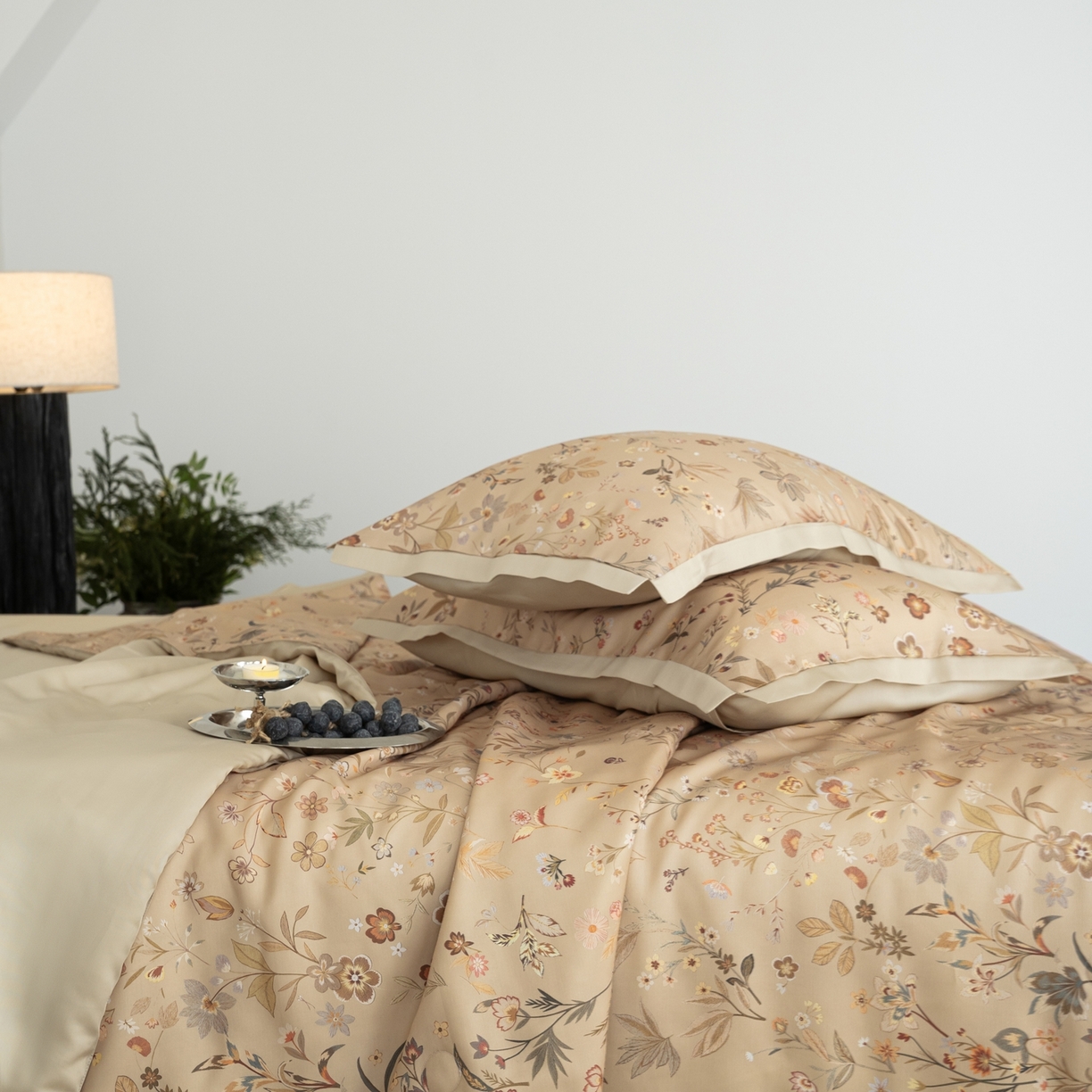 91家纺网 家纺一手货源 找家纺 黛舒家居 2026年春夏款50S天丝夏被四件套 暗香绘