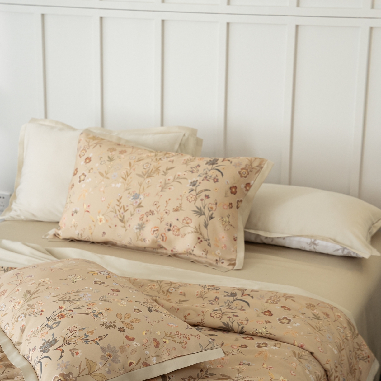 91家纺网 家纺一手货源 找家纺 黛舒家居 2026年春夏款50S天丝夏被四件套 暗香绘