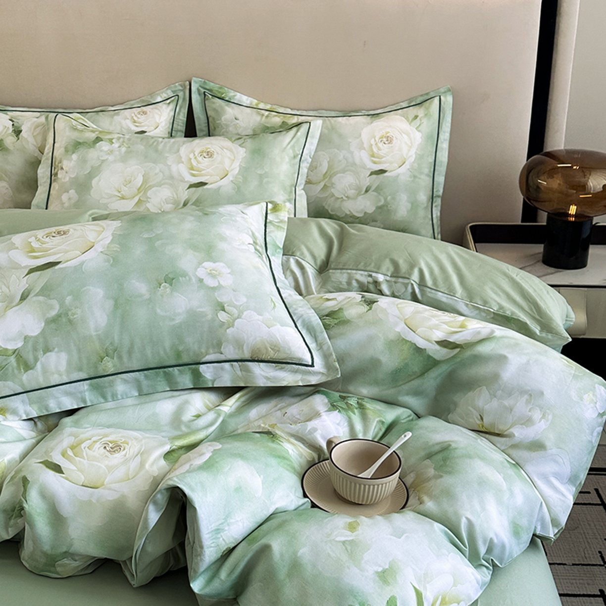 91家纺网 家纺一手货源 找家纺 眷恋家纺 2026新款全棉春夏铂金棉13376数码印花四件套 墨雨云间-绿