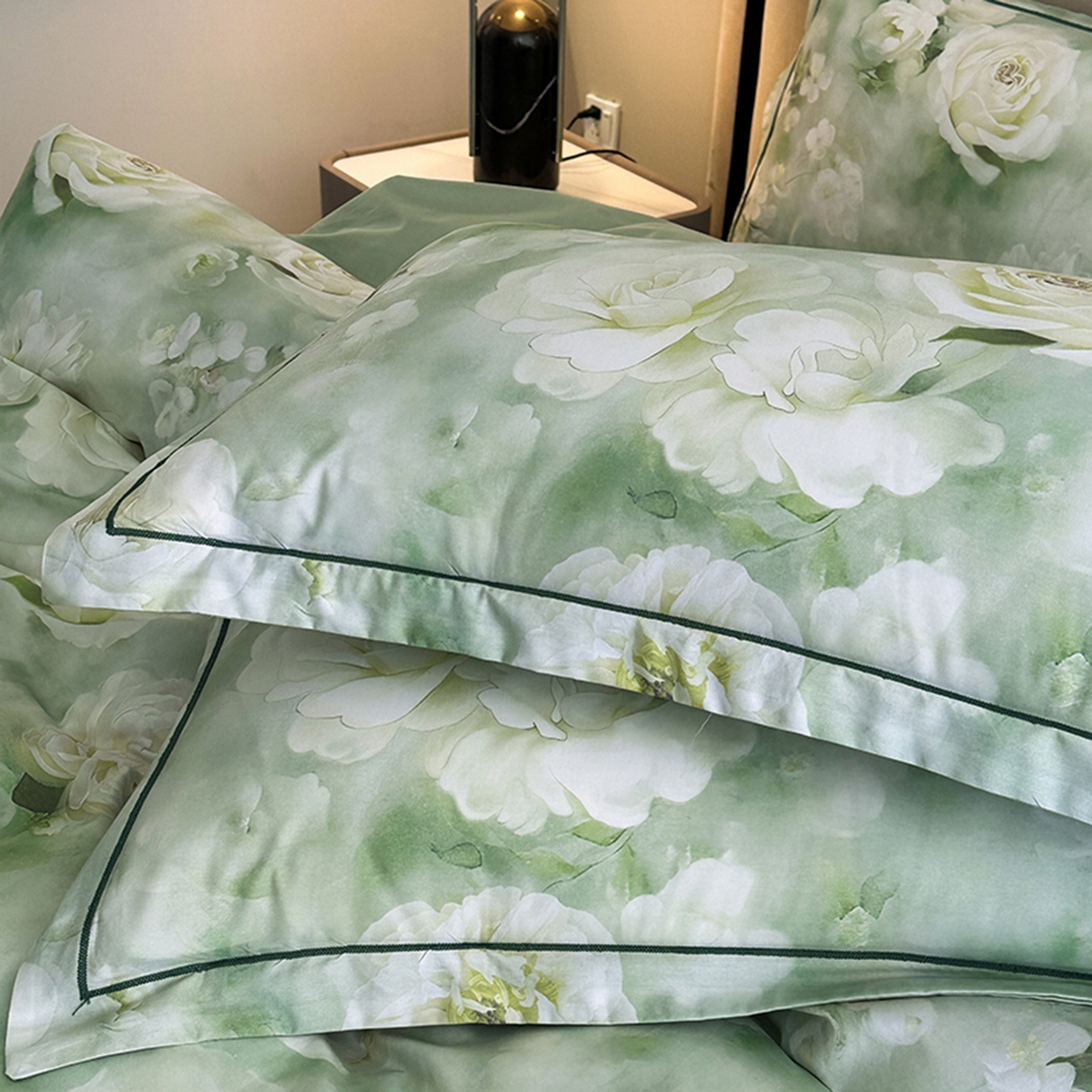 91家纺网 家纺一手货源 找家纺 眷恋家纺 2026新款全棉春夏铂金棉13376数码印花四件套 墨雨云间-绿