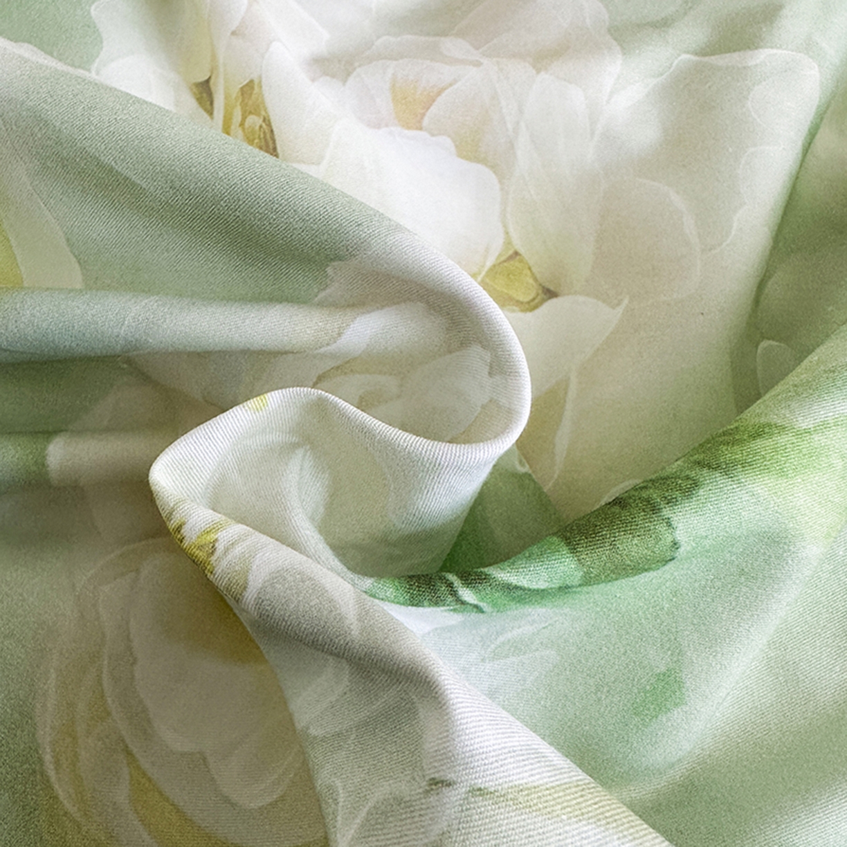 91家纺网 家纺一手货源 找家纺 眷恋家纺 2026新款全棉春夏铂金棉13376数码印花四件套 墨雨云间-绿