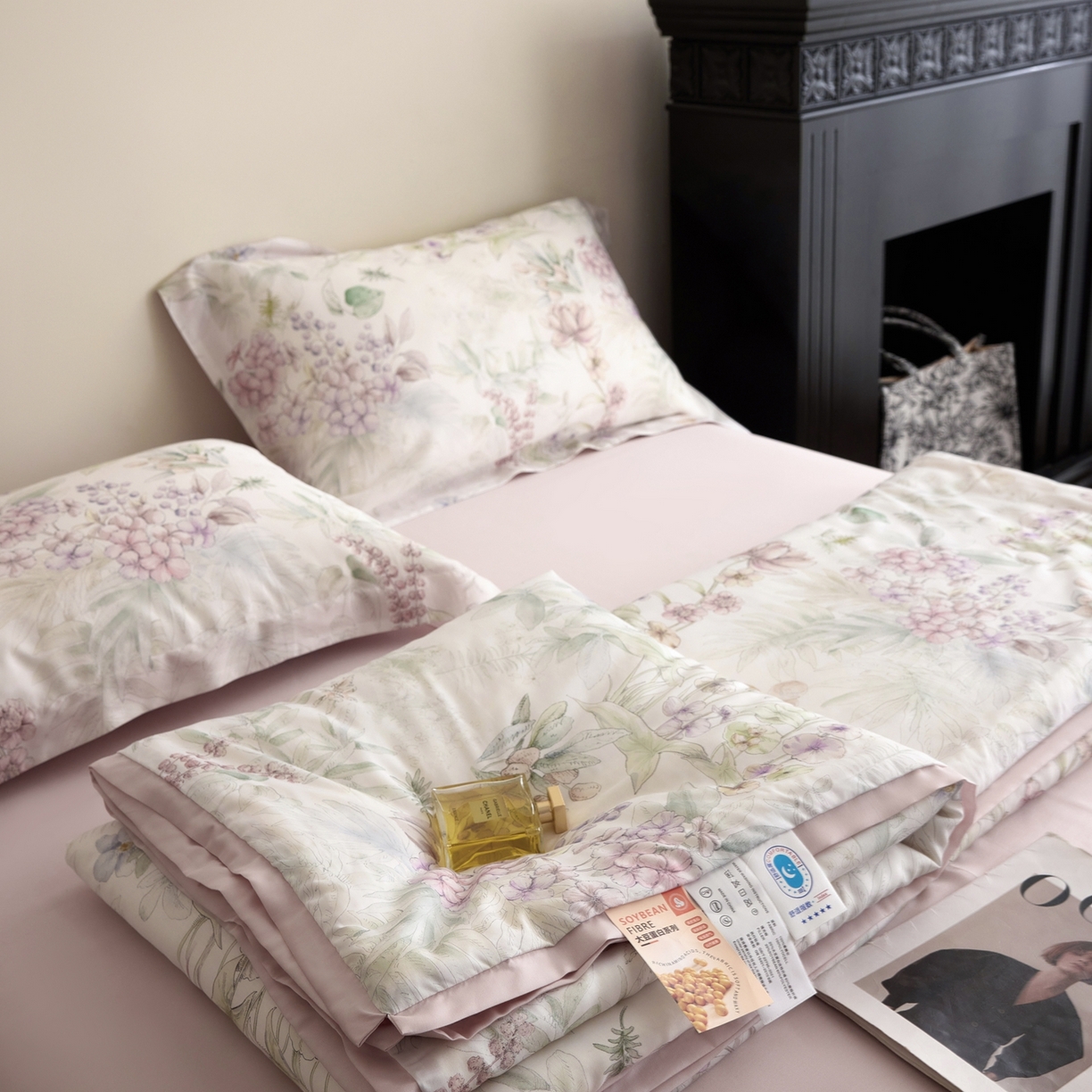 91家纺网 家纺一手货源 找家纺 黛舒家居 2026年春夏款50S天丝夏被四件套 繁花枝恋