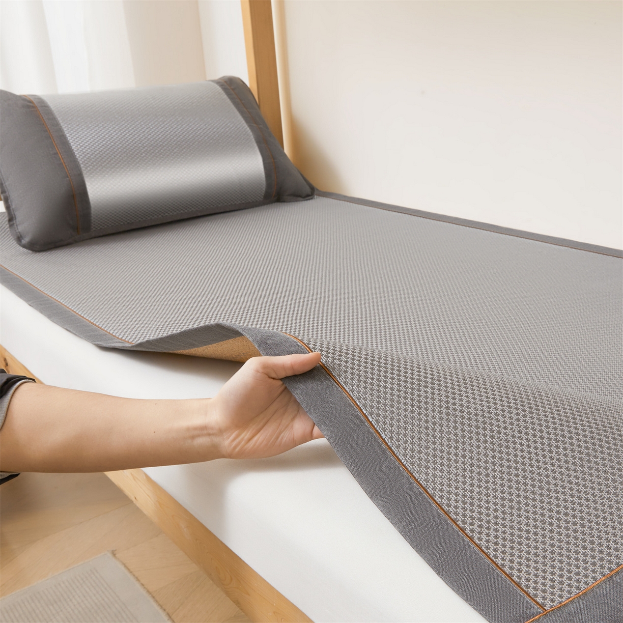 91家纺网 家纺一手货源 找家纺 绒艺席业 2026新款A类双面冰藤学生凉席-光板 光板灰