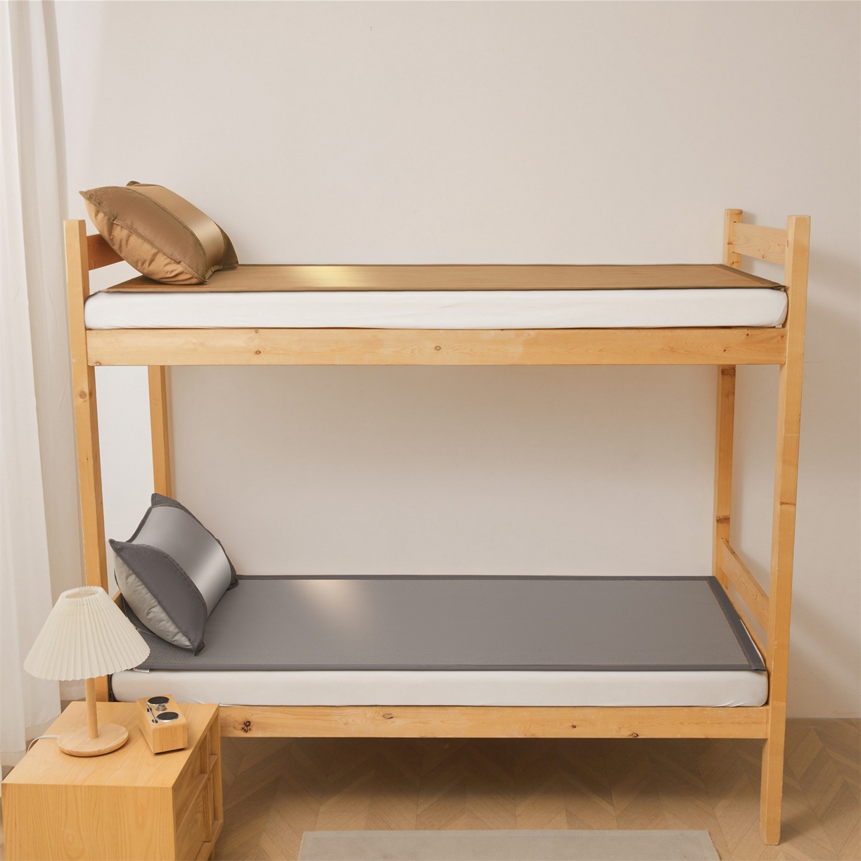 91家纺网 家纺一手货源 找家纺 绒艺席业 2026新款A类双面冰藤学生凉席-光板 光板灰