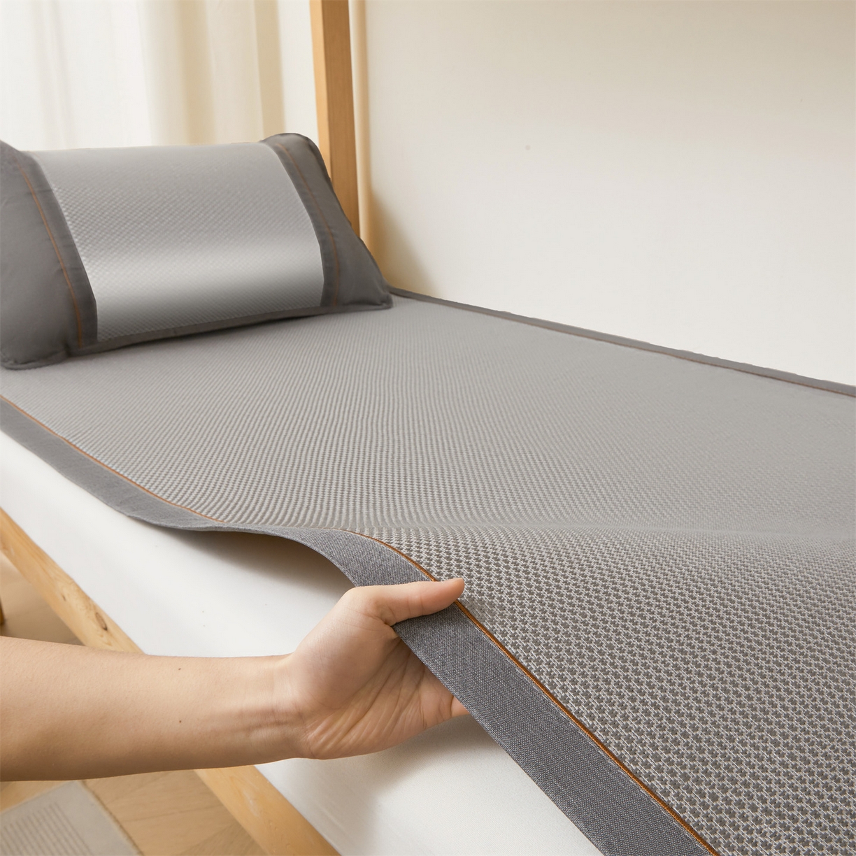 91家纺网 家纺一手货源 找家纺 绒艺席业 2026新款A类双面冰藤学生凉席-光板 光板灰