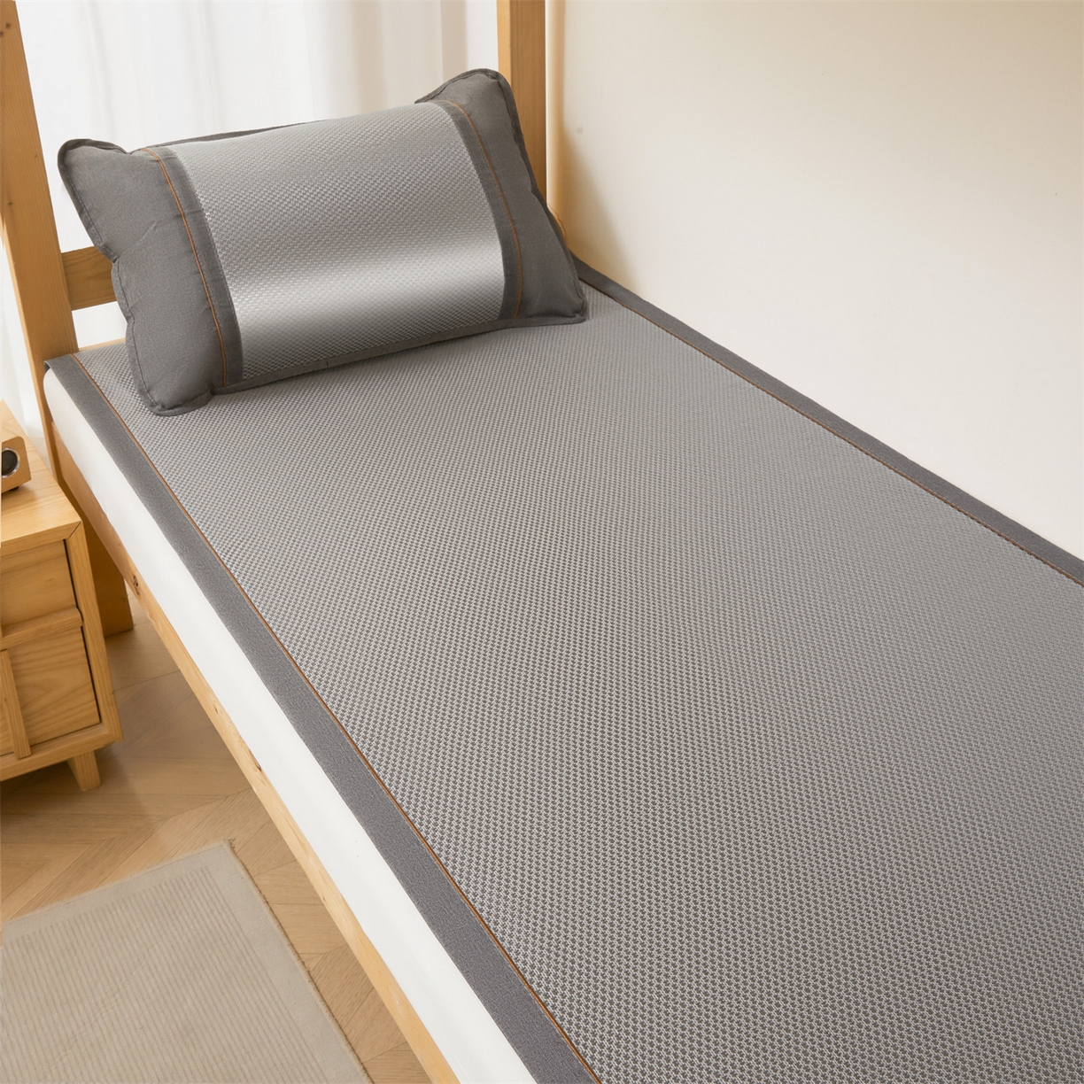 91家纺网 家纺一手货源 找家纺 绒艺席业 2026新款A类双面冰藤学生凉席-光板 光板灰