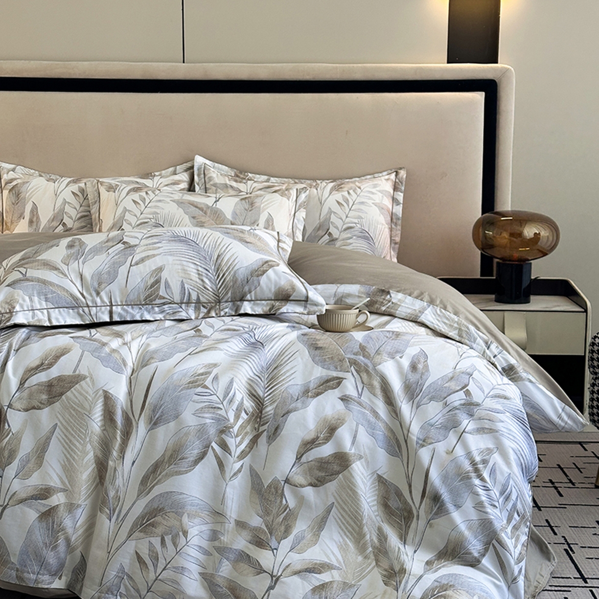 91家纺网 家纺一手货源 找家纺 眷恋家纺 2026新款全棉春夏铂金棉13376数码印花四件套 神秘雨林-驼