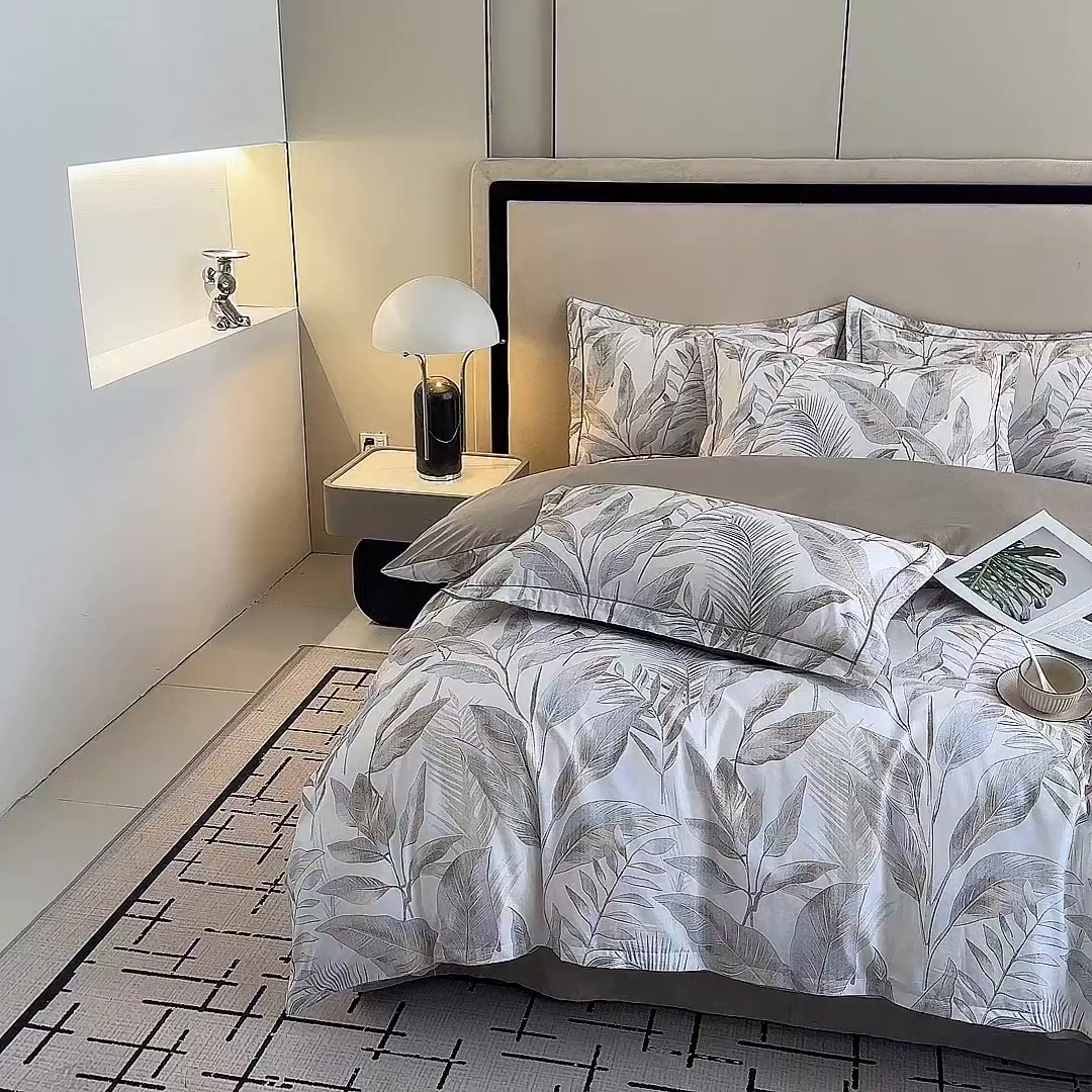 91家纺网 家纺一手货源 找家纺 眷恋家纺 2026新款全棉春夏铂金棉13376数码印花四件套 神秘雨林-驼