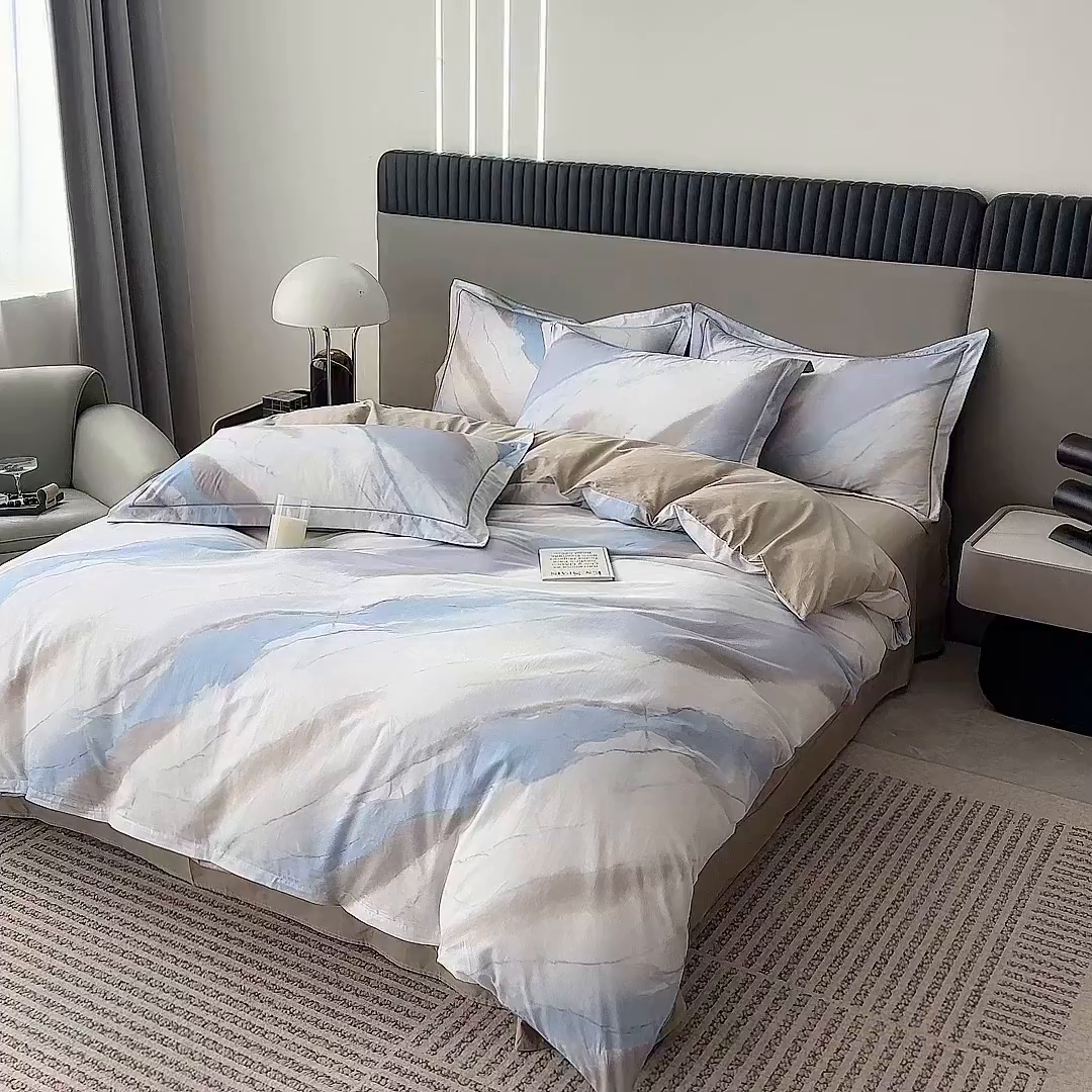 91家纺网 家纺一手货源 找家纺 眷恋家纺 2026新款全棉春夏铂金棉13376数码印花四件套 时光笔墨-兰