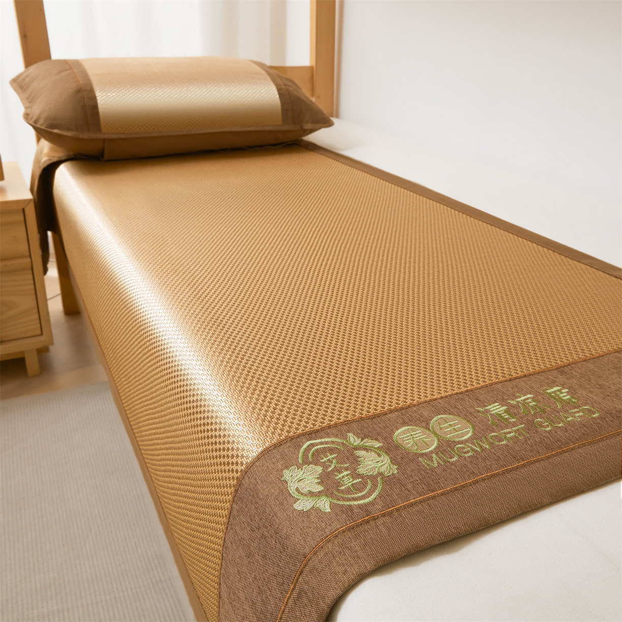 91家纺网 家纺一手货源 找家纺 （总）绒艺席业 2026新款A类双面冰藤绣花款学生凉席-艾草