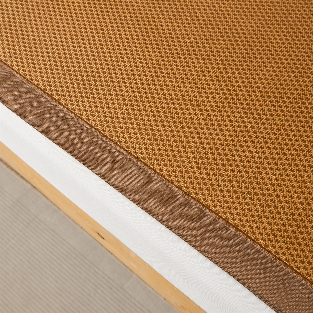 91家纺网 家纺一手货源 找家纺 （总）绒艺席业 2026新款A类双面冰藤绣花款学生凉席-艾草