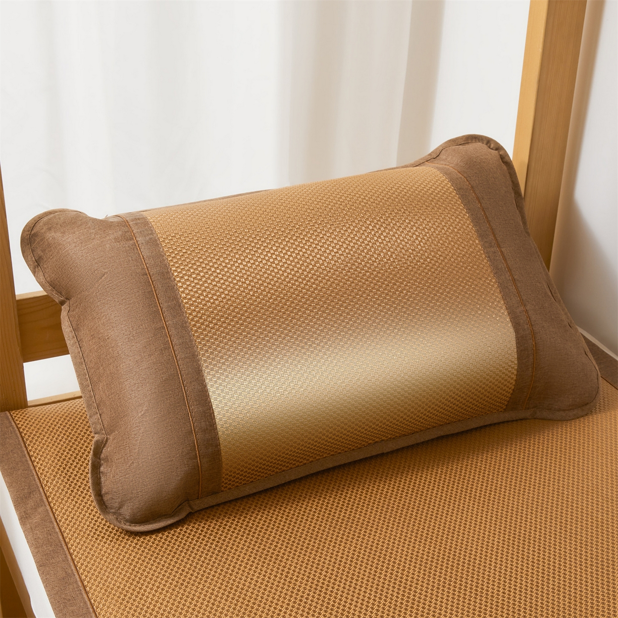 91家纺网 家纺一手货源 找家纺 （总）绒艺席业 2026新款A类双面冰藤绣花款学生凉席-艾草