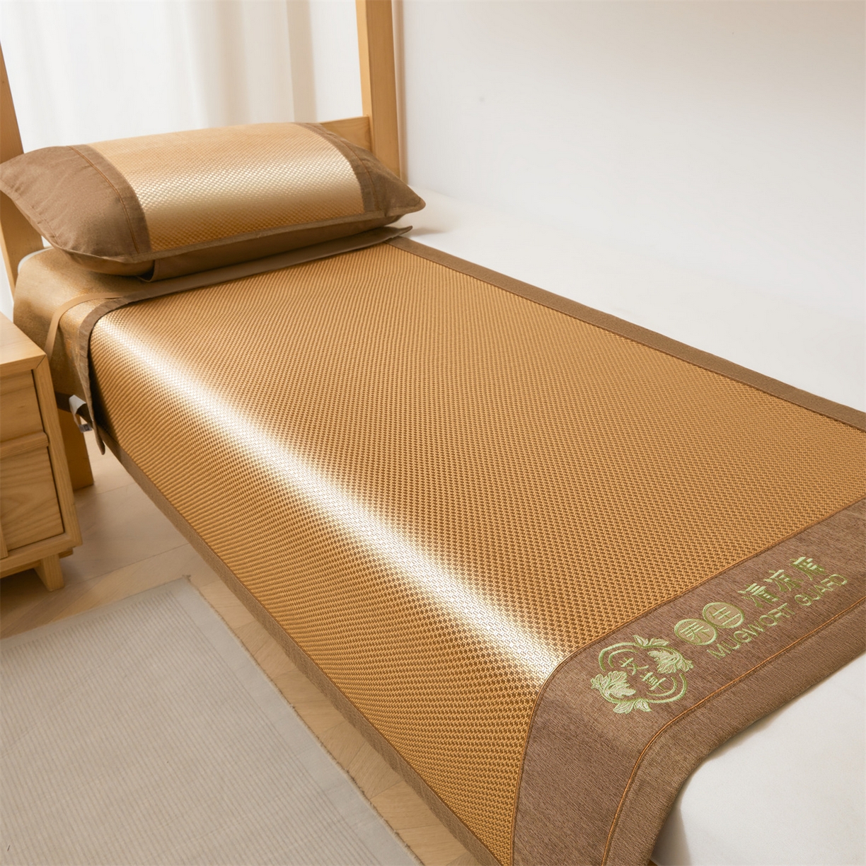 91家纺网 家纺一手货源 找家纺 绒艺席业 2026新款A类双面冰藤绣花款学生凉席-艾草 艾草咖