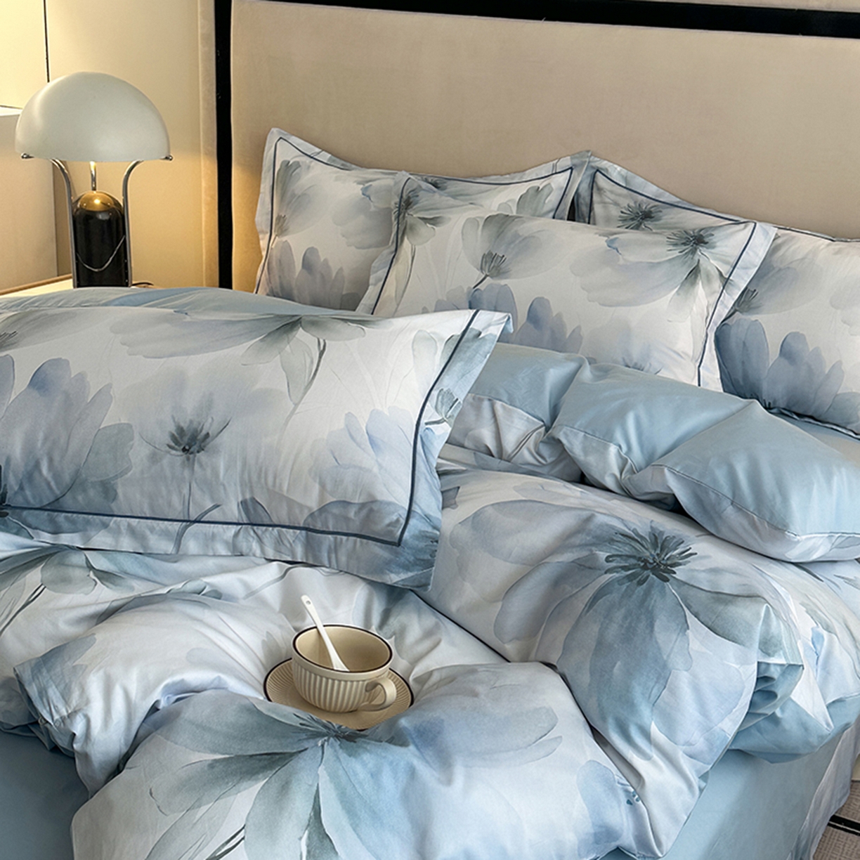 91家纺网 家纺一手货源 找家纺 眷恋家纺 2026新款全棉春夏铂金棉13376数码印花四件套 水墨青花-兰