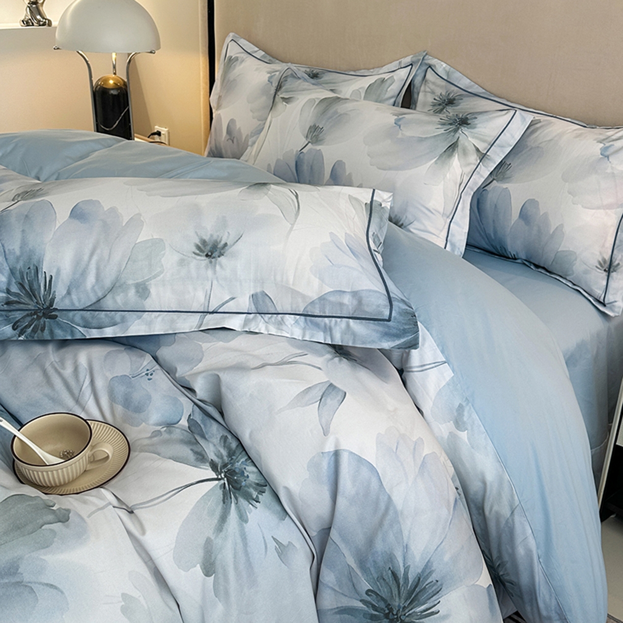 91家纺网 家纺一手货源 找家纺 眷恋家纺 2026新款全棉春夏铂金棉13376数码印花四件套 水墨青花-兰