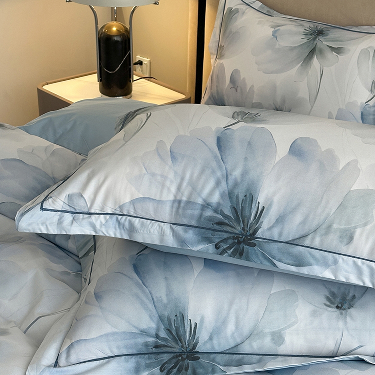 91家纺网 家纺一手货源 找家纺 眷恋家纺 2026新款全棉春夏铂金棉13376数码印花四件套 水墨青花-兰