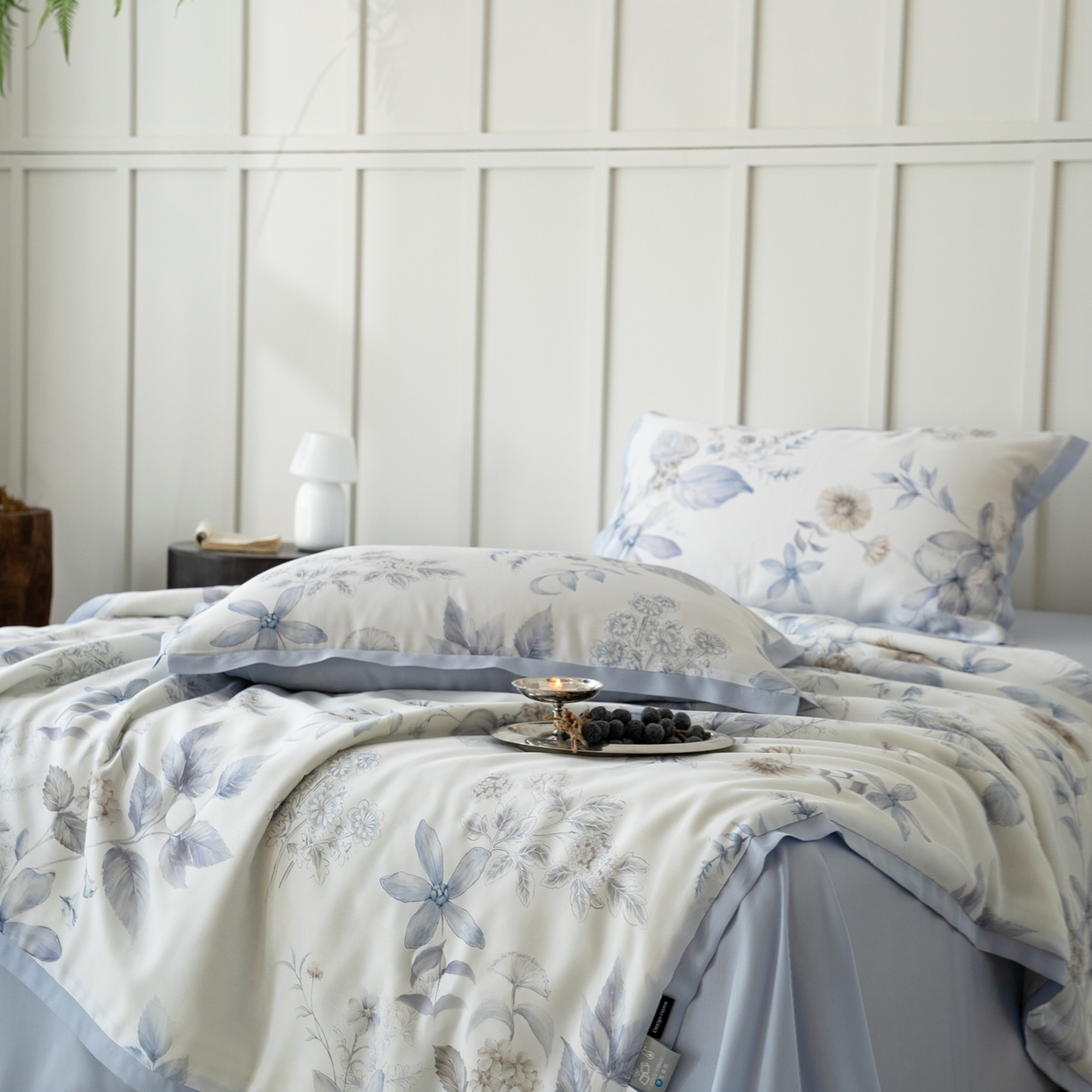 91家纺网 家纺一手货源 找家纺 黛舒家居 2026年春夏款50S天丝夏被四件套 蓝铃语