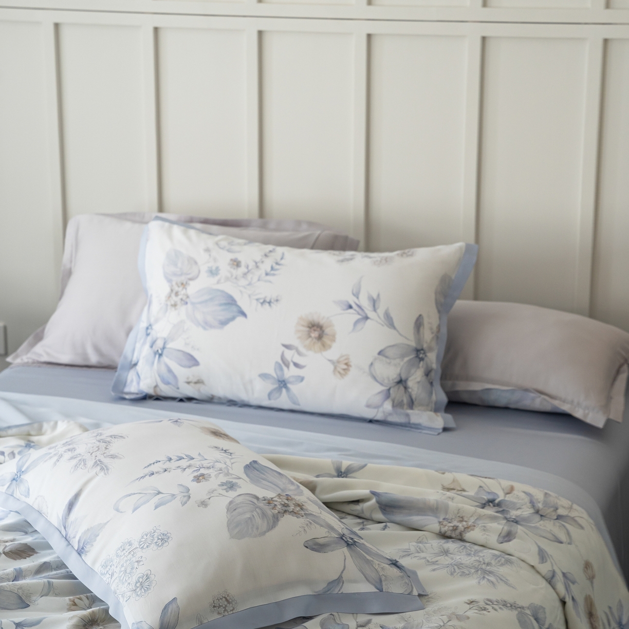 91家纺网 家纺一手货源 找家纺 黛舒家居 2026年春夏款50S天丝夏被四件套 蓝铃语