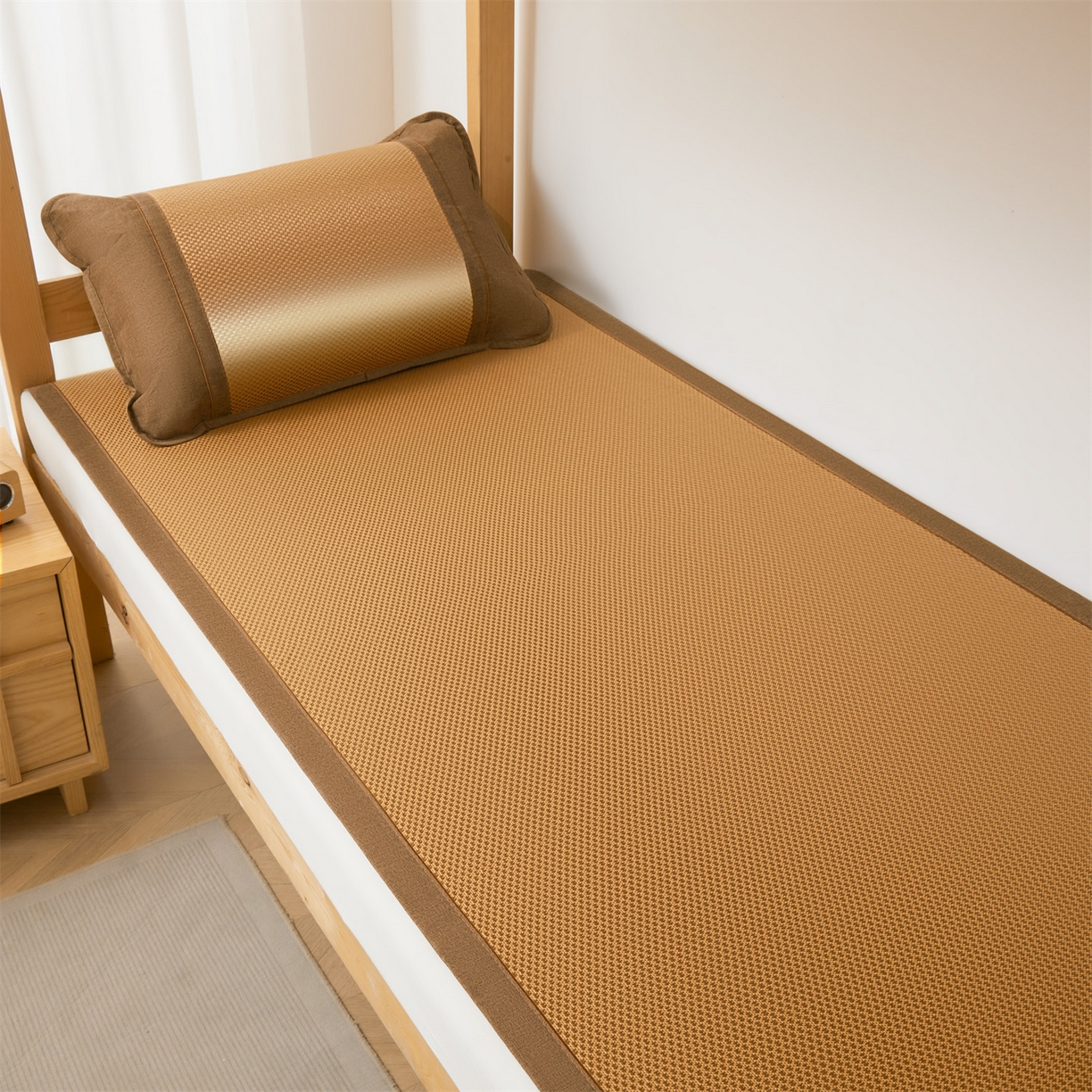 91家纺网 家纺一手货源 找家纺 （总）绒艺席业 2026新款A类双面冰藤绣花款学生凉席-抑菌