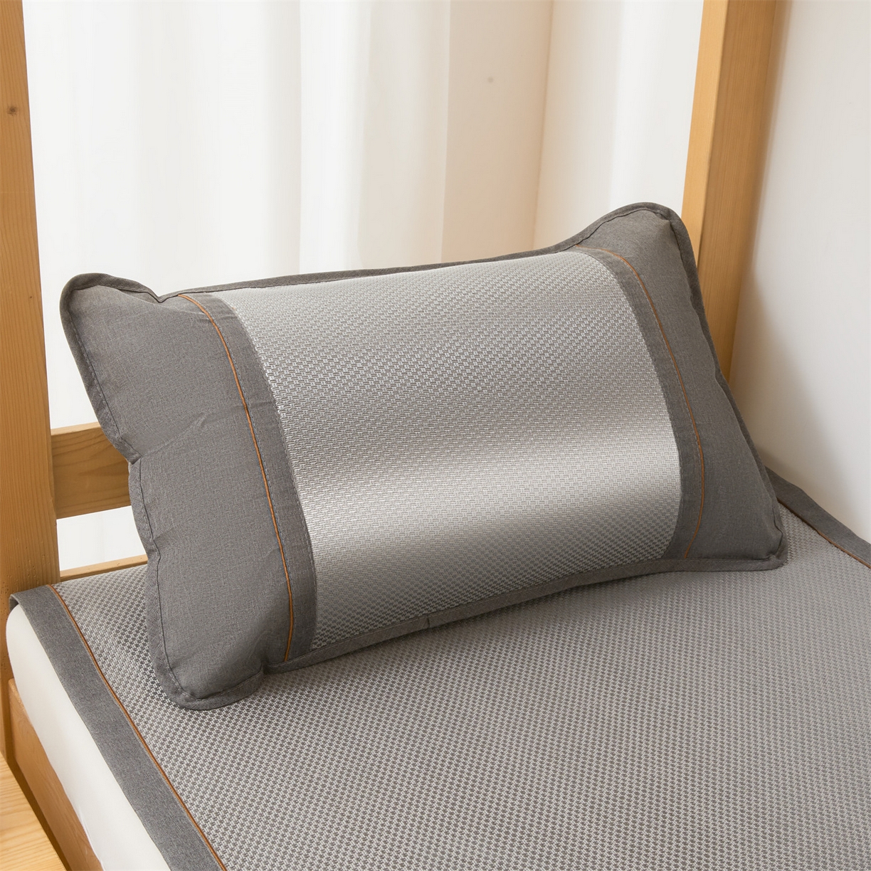 91家纺网 家纺一手货源 找家纺 绒艺席业 2026新款A类双面冰藤绣花款学生凉席-抑菌 抑菌灰