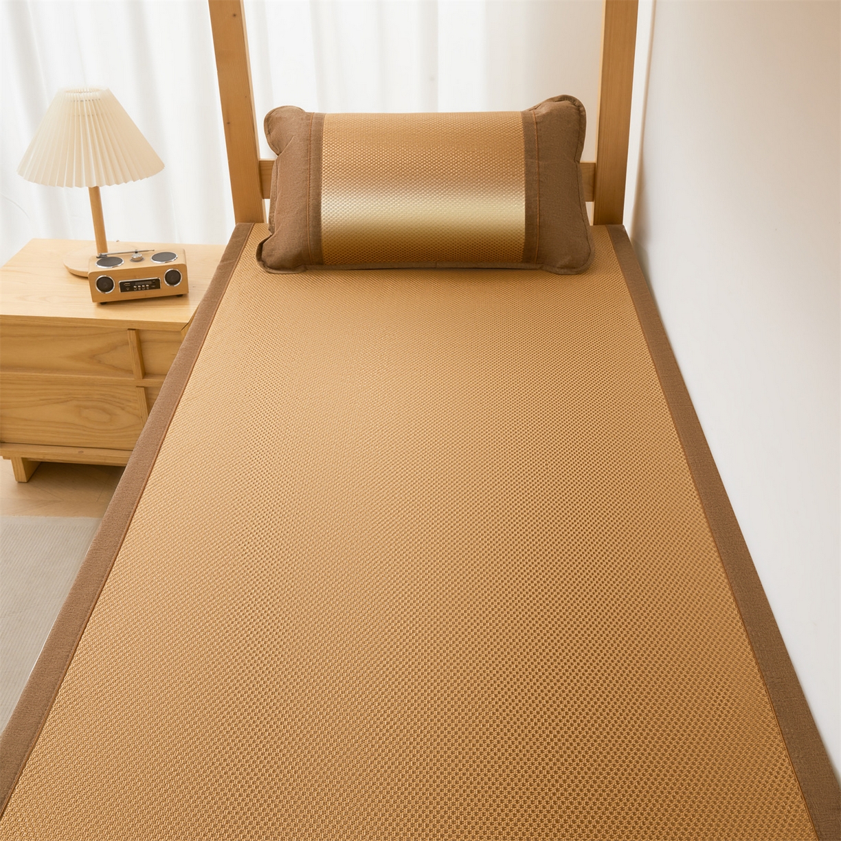 91家纺网 家纺一手货源 找家纺 绒艺席业 2026新款A类双面冰藤绣花款学生凉席-抑菌 抑菌咖