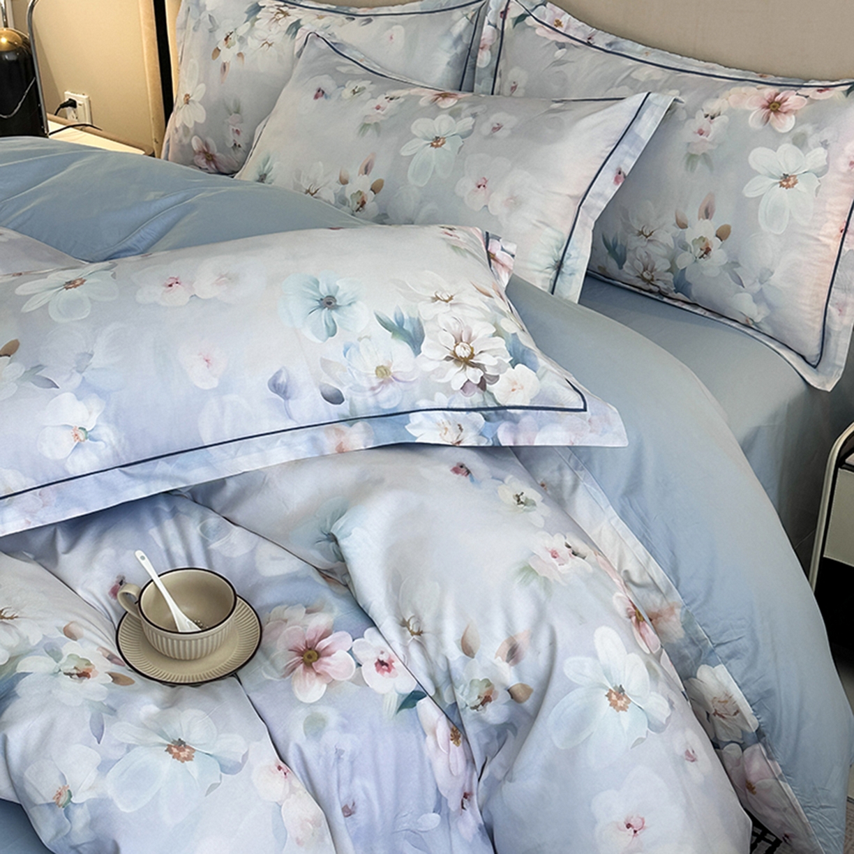 91家纺网 家纺一手货源 找家纺 眷恋家纺 2026新款全棉春夏铂金棉13376数码印花四件套 水中月-兰