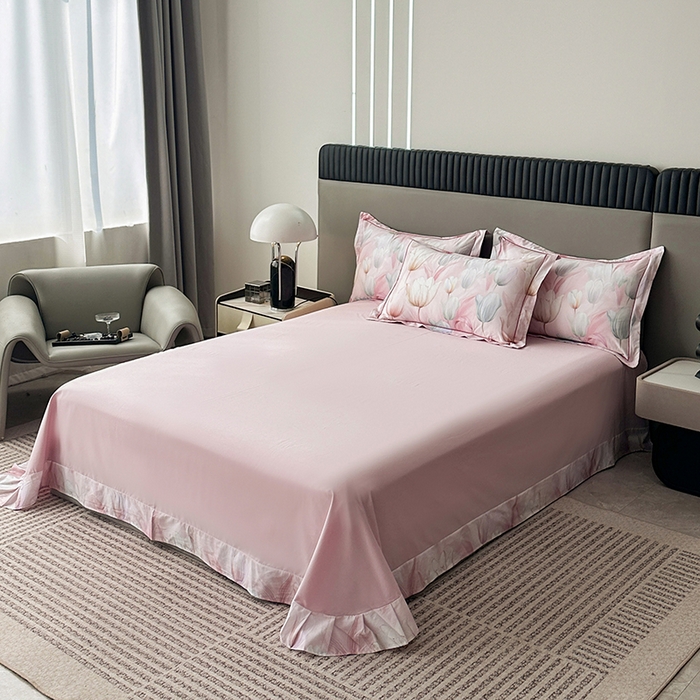 91家纺网 家纺一手货源 找家纺 眷恋家纺 2026新款全棉春夏铂金棉13376数码印花四件套 婉如初见-粉