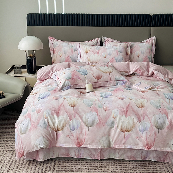 91家纺网 家纺一手货源 找家纺 眷恋家纺 2026新款全棉春夏铂金棉13376数码印花四件套 婉如初见-粉