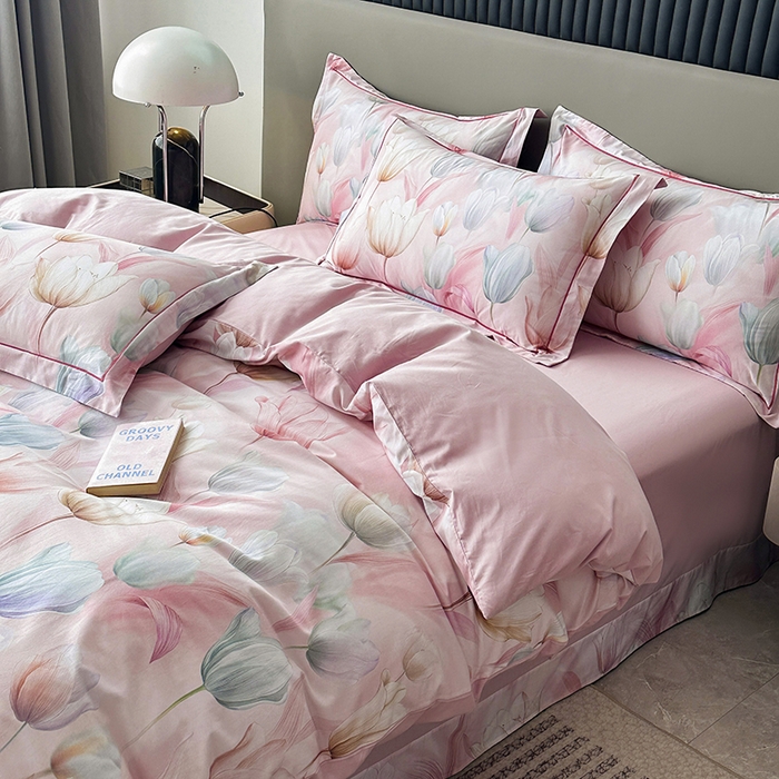 91家纺网 家纺一手货源 找家纺 眷恋家纺 2026新款全棉春夏铂金棉13376数码印花四件套 婉如初见-粉