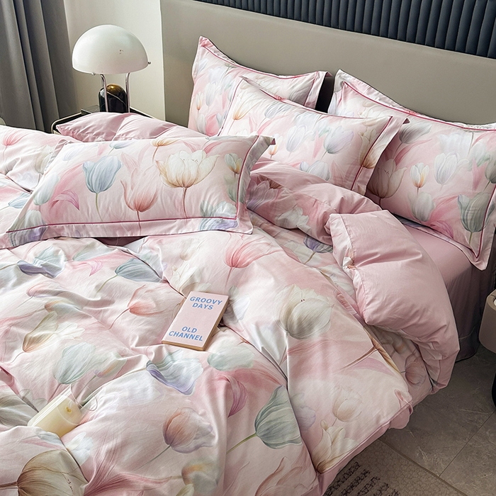 91家纺网 家纺一手货源 找家纺 眷恋家纺 2026新款全棉春夏铂金棉13376数码印花四件套 婉如初见-粉