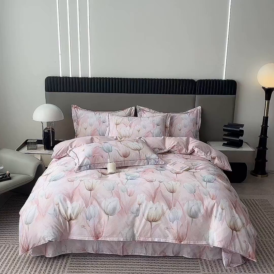 91家纺网 家纺一手货源 找家纺 眷恋家纺 2026新款全棉春夏铂金棉13376数码印花四件套 婉如初见-粉