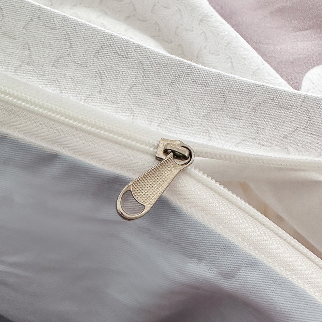 91家纺网 家纺一手货源 找家纺 眷恋家纺 2026新款全棉春夏铂金棉13376数码印花四件套 万象更新-咖