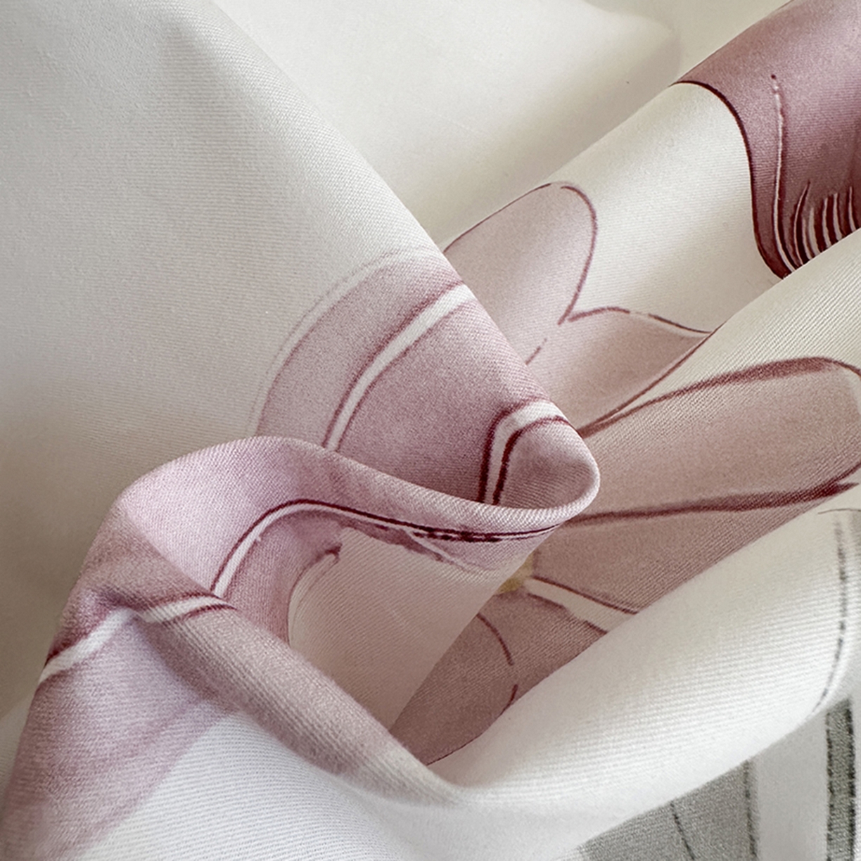 91家纺网 家纺一手货源 找家纺 眷恋家纺 2026新款全棉春夏铂金棉13376数码印花四件套 夏恋-粉