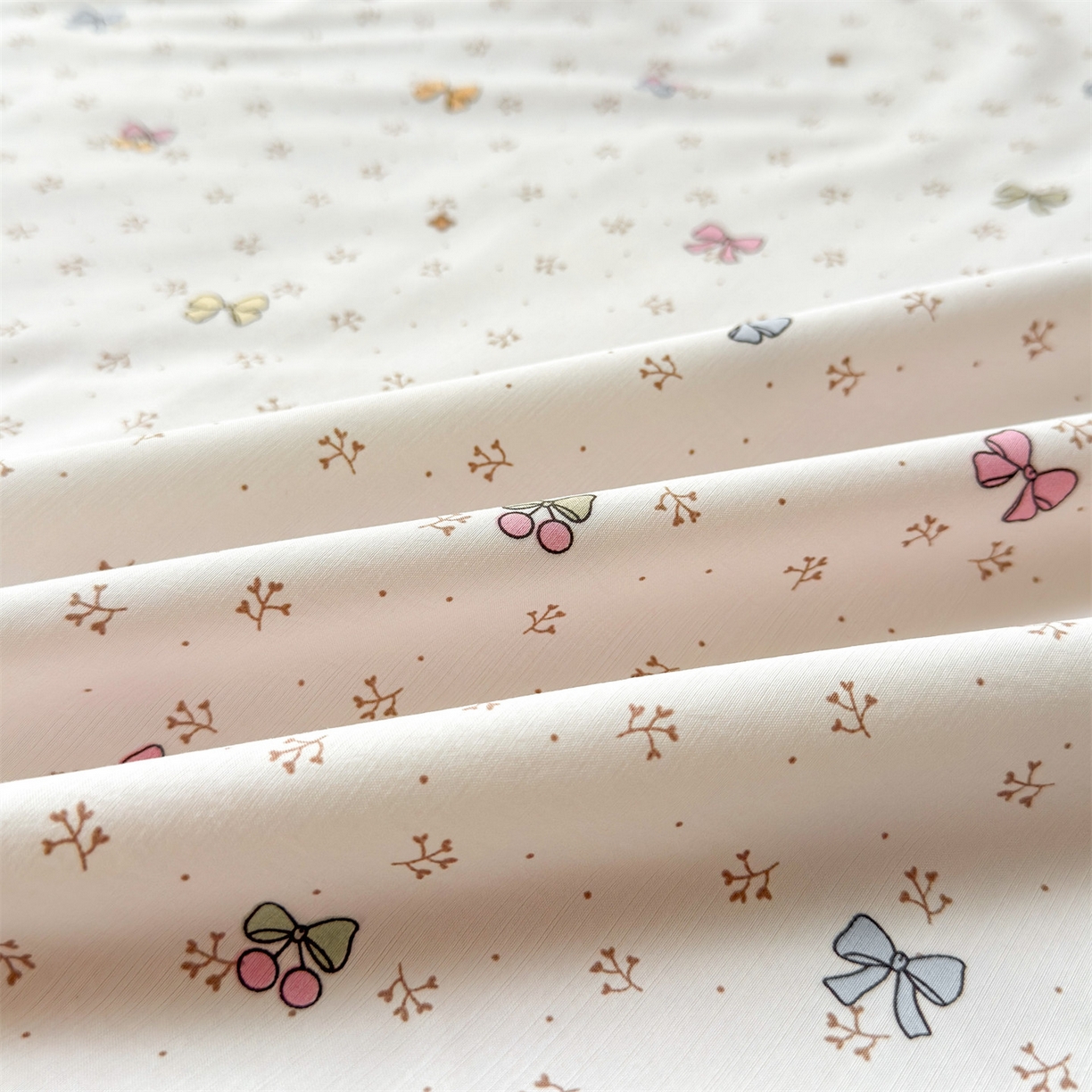 91家纺网 家纺一手货源 找家纺 雯豆家纺 2026春夏新款A类凉感花边床盖夏被夏凉被空调被四件套 多彩蝴蝶