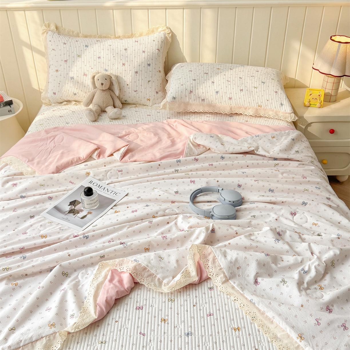 91家纺网 家纺一手货源 找家纺 雯豆家纺 2026春夏新款A类凉感花边床盖夏被夏凉被空调被四件套 多彩蝴蝶