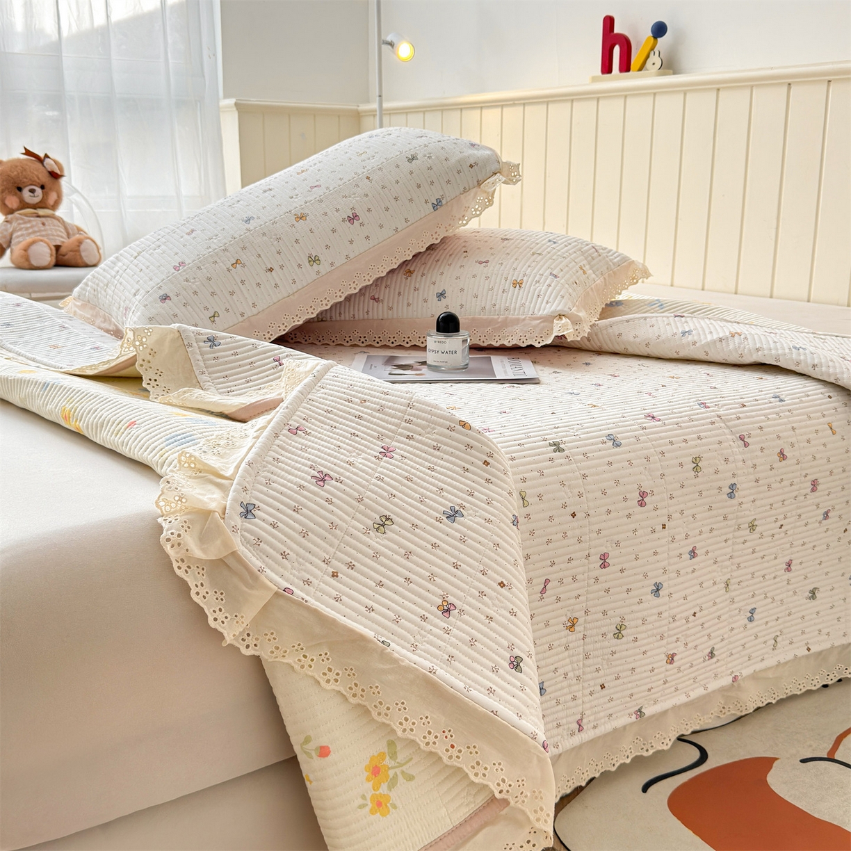 91家纺网 家纺一手货源 找家纺 雯豆家纺 2026春夏新款A类凉感花边床盖夏被夏凉被空调被四件套 多彩蝴蝶