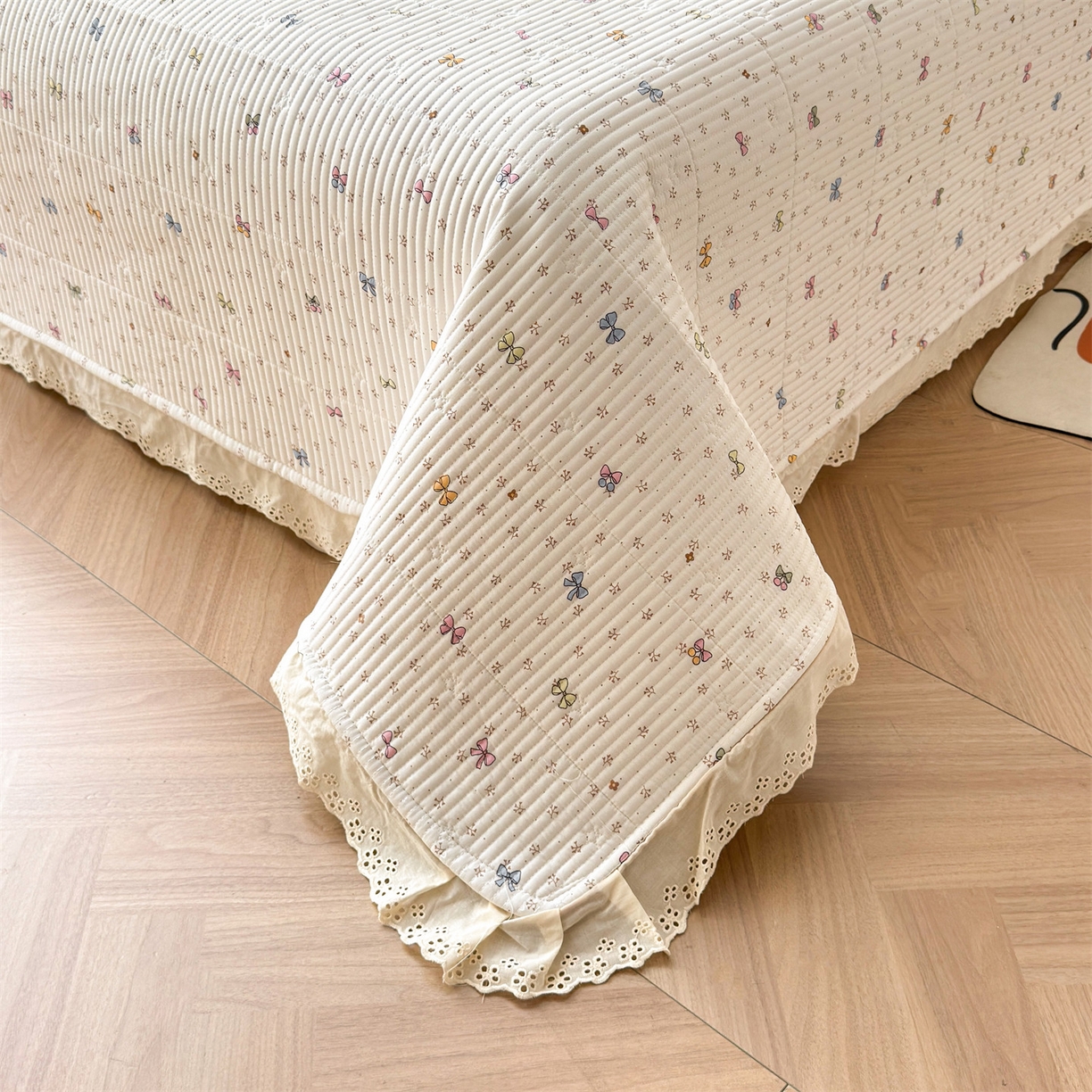 91家纺网 家纺一手货源 找家纺 雯豆家纺 2026春夏新款A类凉感花边床盖夏被夏凉被空调被四件套 多彩蝴蝶