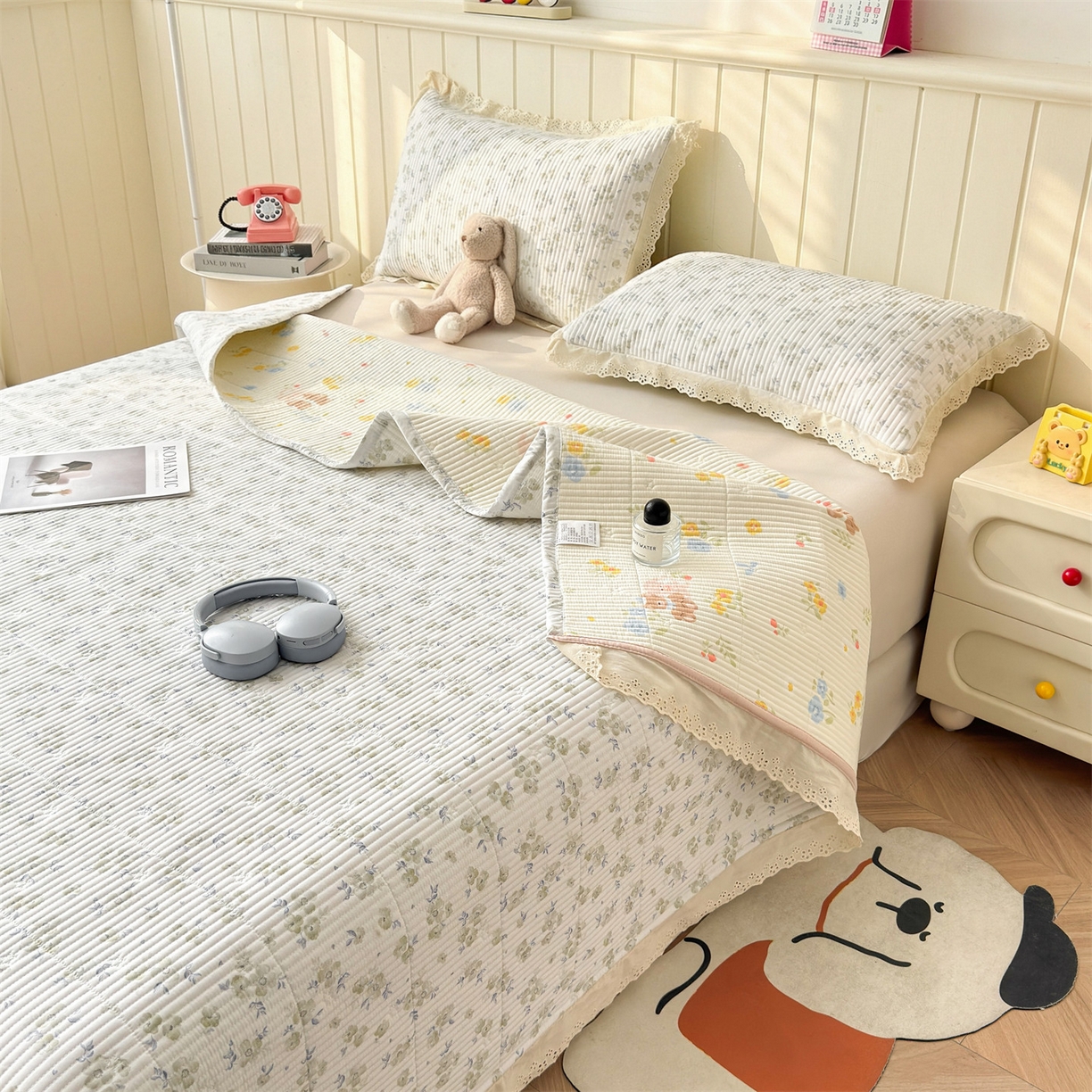 91家纺网 家纺一手货源 找家纺 雯豆家纺 2026春夏新款A类凉感花边床盖夏被夏凉被空调被四件套 雾杏枝影