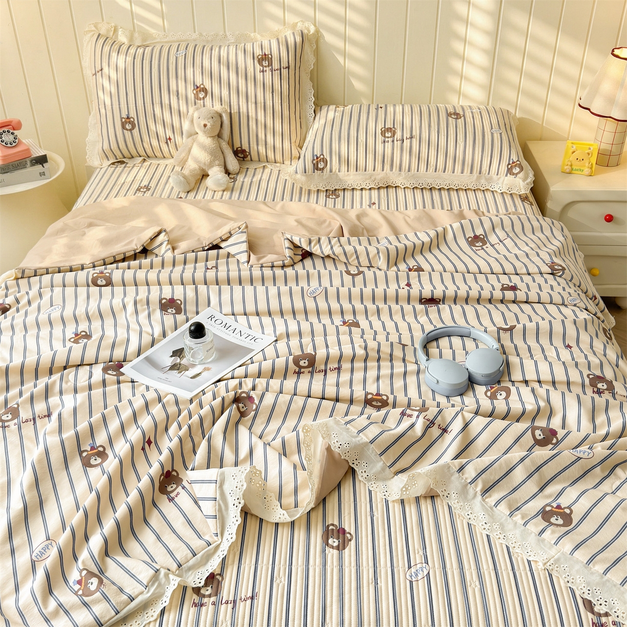 91家纺网 家纺一手货源 找家纺 雯豆家纺 2026春夏新款A类凉感花边床盖夏被夏凉被空调被四件套 嗨皮熊