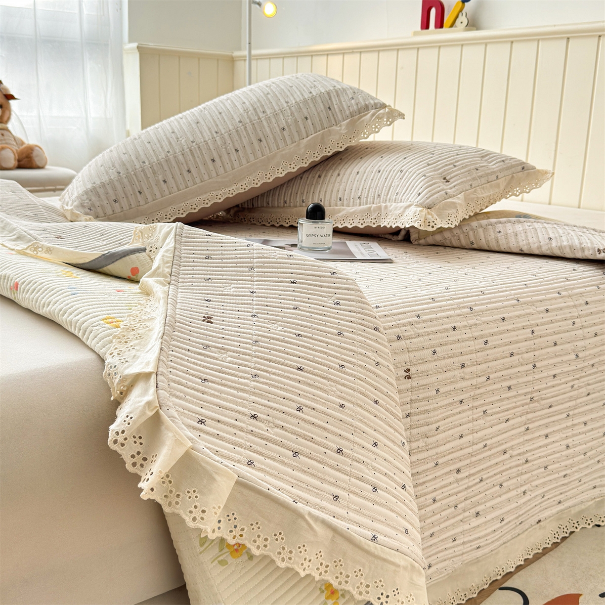 91家纺网 家纺一手货源 找家纺 雯豆家纺 2026春夏新款A类凉感花边床盖夏被夏凉被空调被四件套 蝶甜小筑