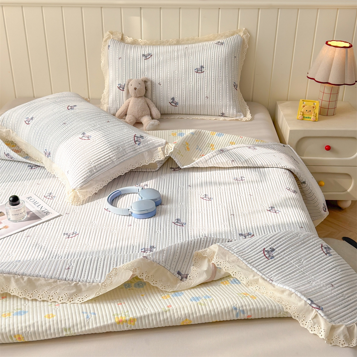 91家纺网 家纺一手货源 找家纺 雯豆家纺 2026春夏新款A类凉感花边床盖夏被夏凉被空调被四件套 木马王子