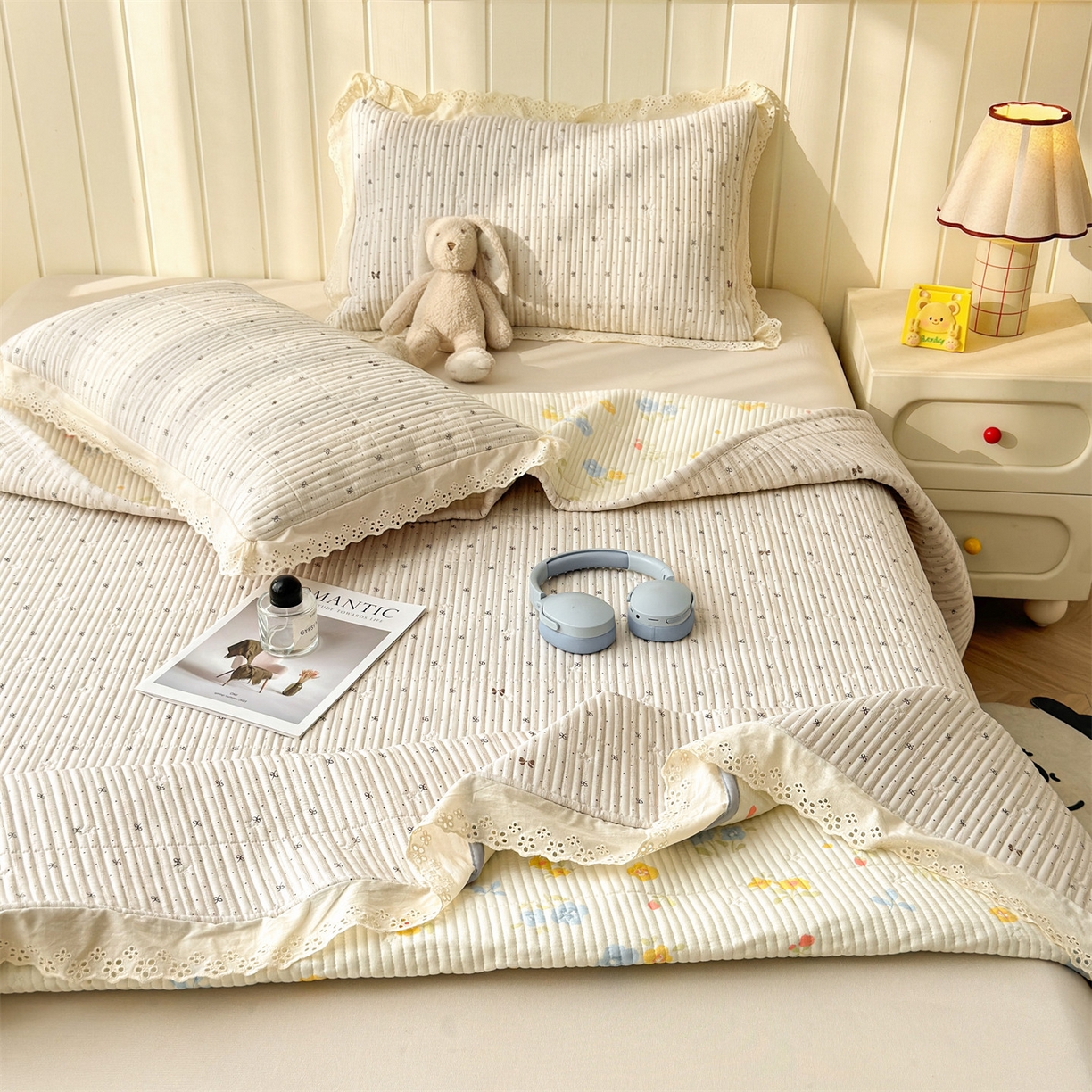 91家纺网 家纺一手货源 找家纺 雯豆家纺 2026春夏新款A类凉感花边床盖夏被夏凉被空调被四件套 蝶甜小筑